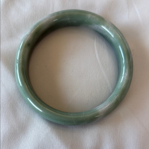 Jade Green Bracelet - Picture 1 of 3